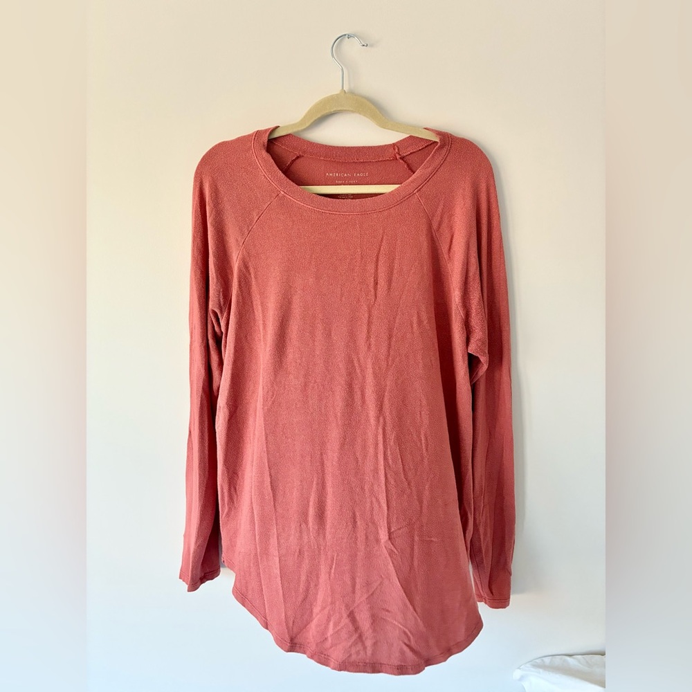 American Eagle Soft & Sexy long-sleeve top in rose clay color M
